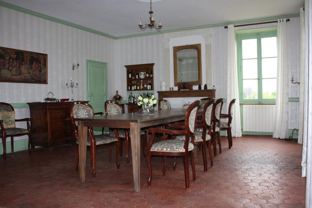 Château Latour Fours (Nievre) Exterior foto